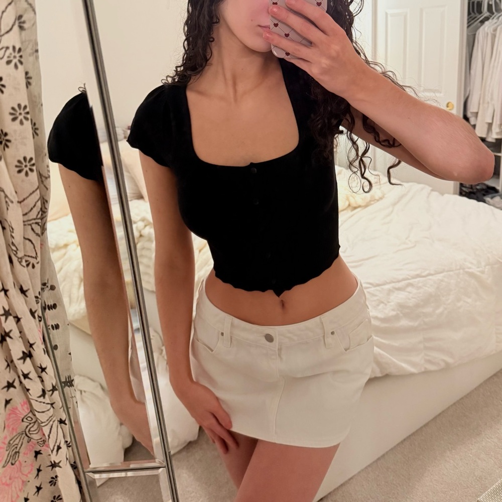 black crop top
